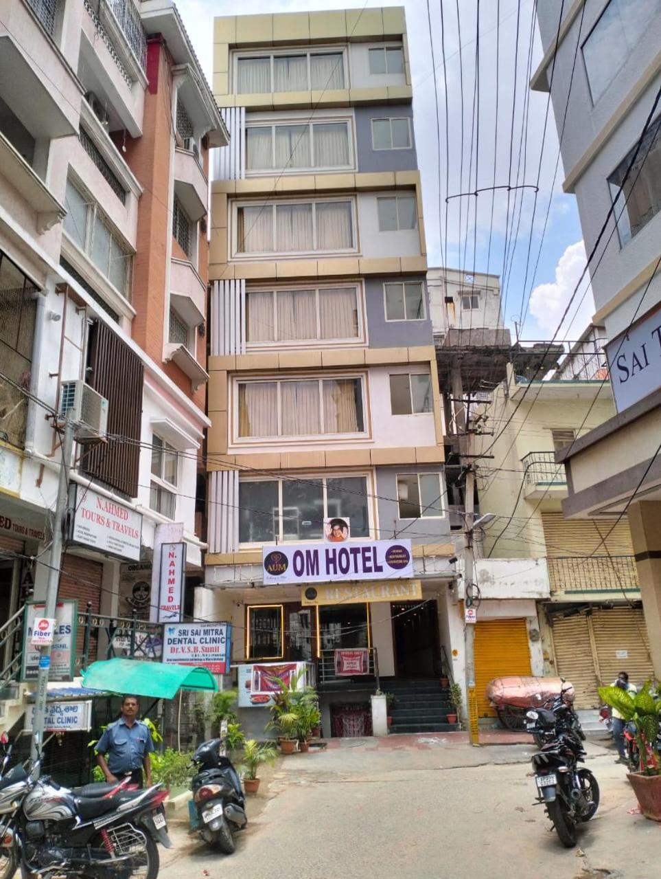 Aum Hotel 普塔帕蒂 外观 照片