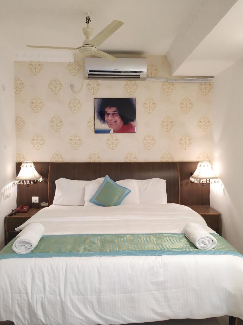 Aum Hotel 普塔帕蒂 外观 照片
