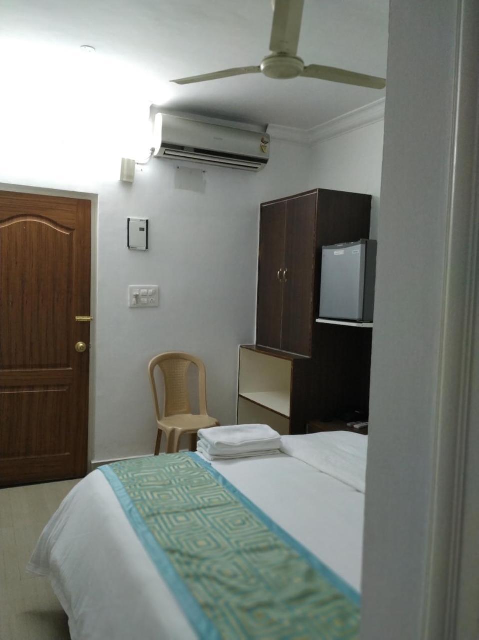 Aum Hotel 普塔帕蒂 外观 照片